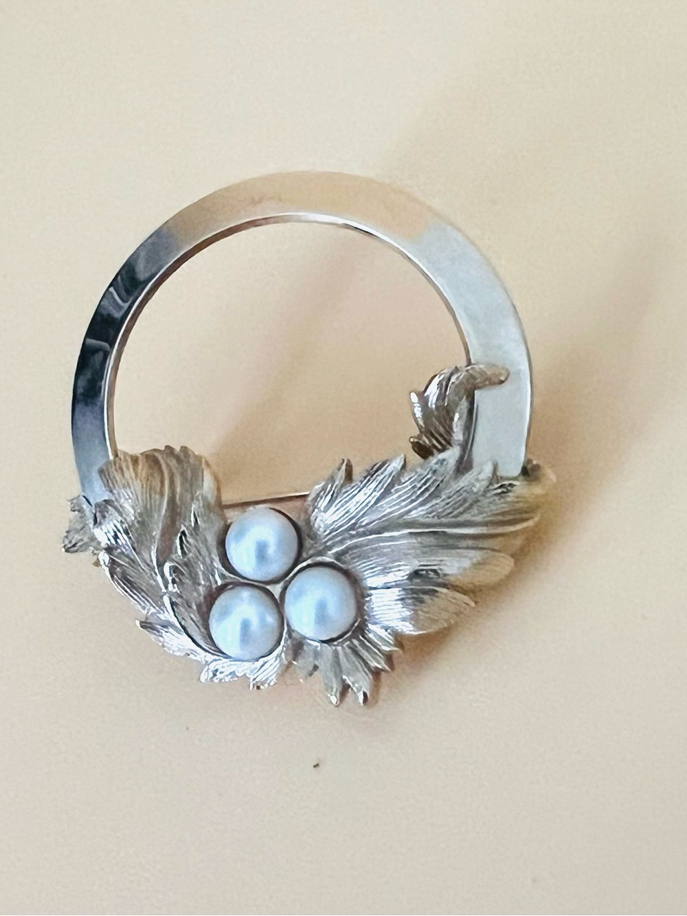 Elegant Gold and Pearl Brooch
